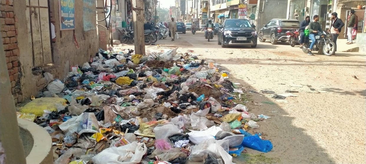 The sanitation system has been severely disrupted due to the municipal sanitation workers being on strike.