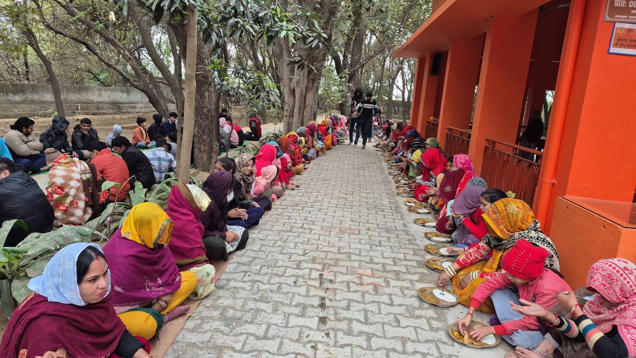 A havan (fire ritual) was performed at Dhanonda Ashram for world peace.