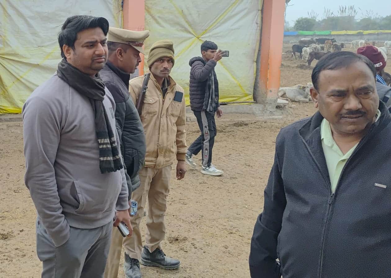 फोटो23पटियाली में गोशाला का निरीक्षण करने पहुंचे एसडीएम प्रदीप कुमार विमल। संवाद