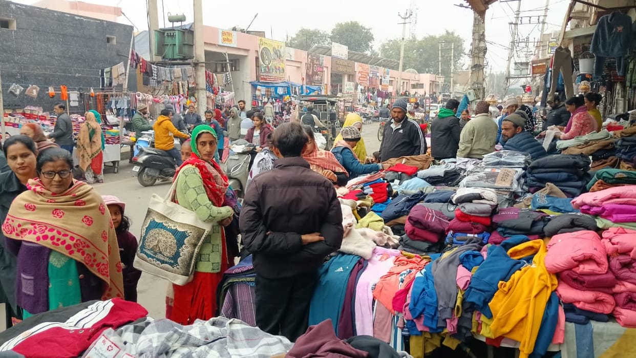 As the cold increases, there is a surge in the purchase of warm clothes