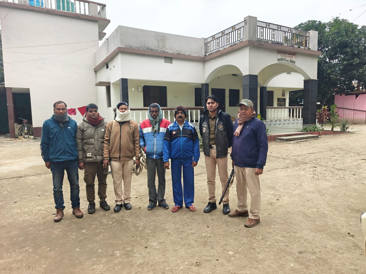 Bettiah bihar news One arrested in case of wood smuggling from VTR  two absconding police investigation