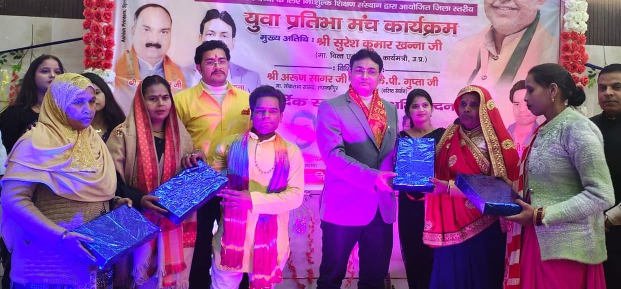 Mansi received the best student award.