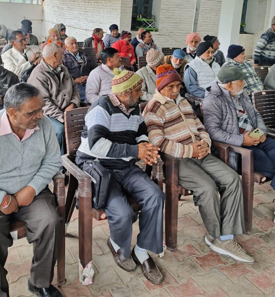 Pensioners raised demand for payment of outstanding amount