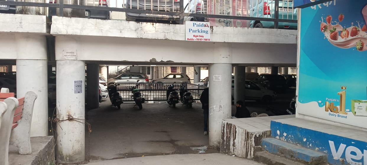 Different parking rates are being charged in the city, rate lists are missing, and no action is taken.