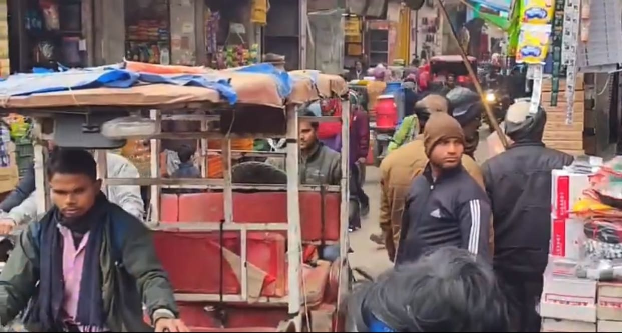People were stuck for an hour due to traffic jam in Nala Bazaar