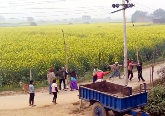 Viral video: A heated argument over abusive language escalated into a violent brawl and physical assault; an FIR has been filed against three people.