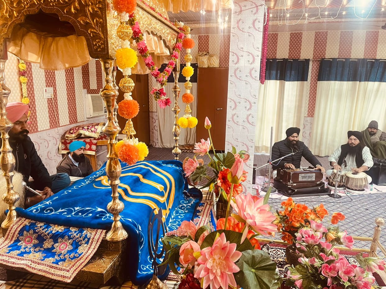 Guru Gobind Singh's birth anniversary was celebrated.