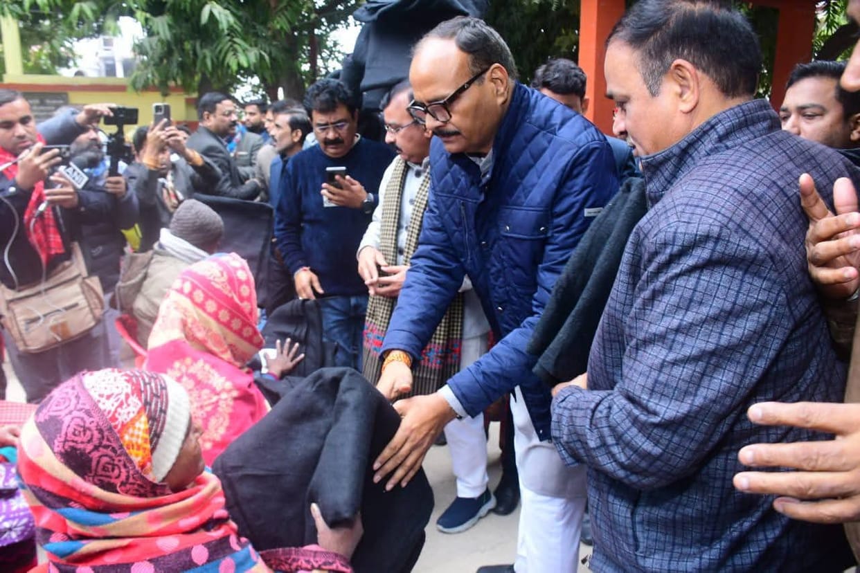 Brajesh Pathak distributed blankets in the Cantt area.
