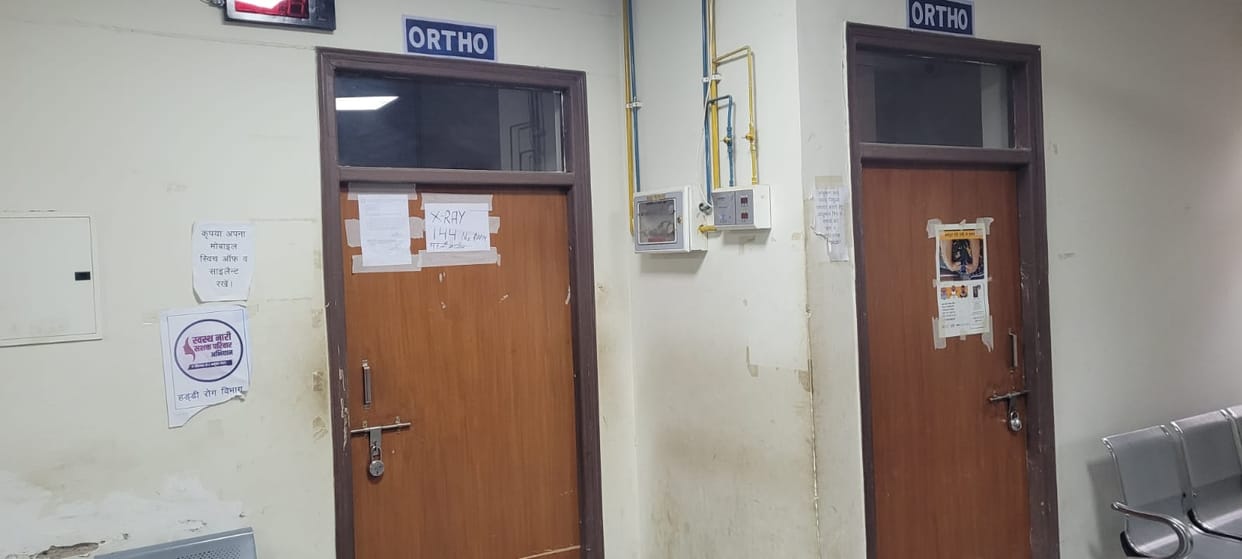 The doctor did not arrive till 9 o'clock, the lock was being put on
