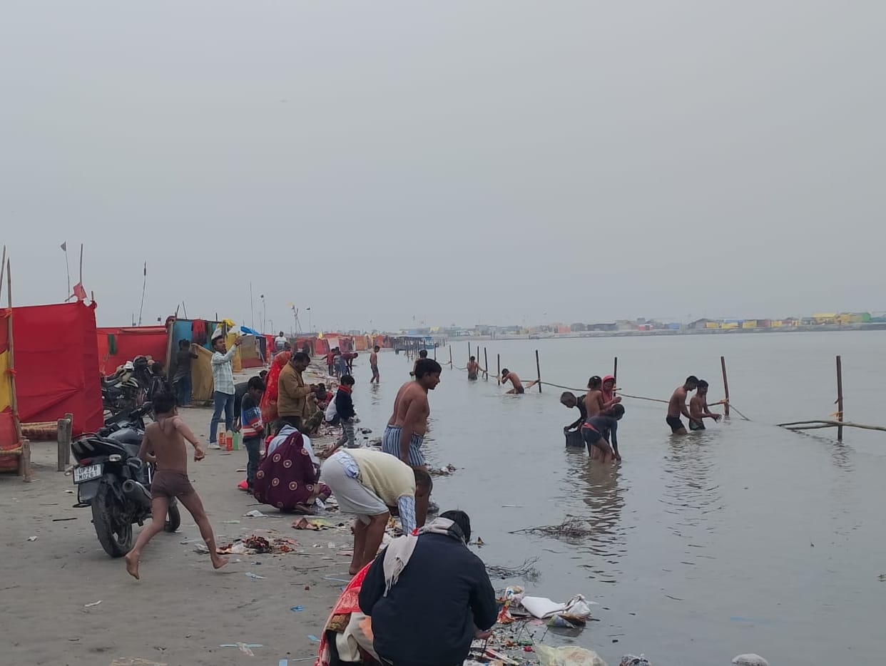 Thousands of devotees took a dip in the Ganges River on Paush Purnima.