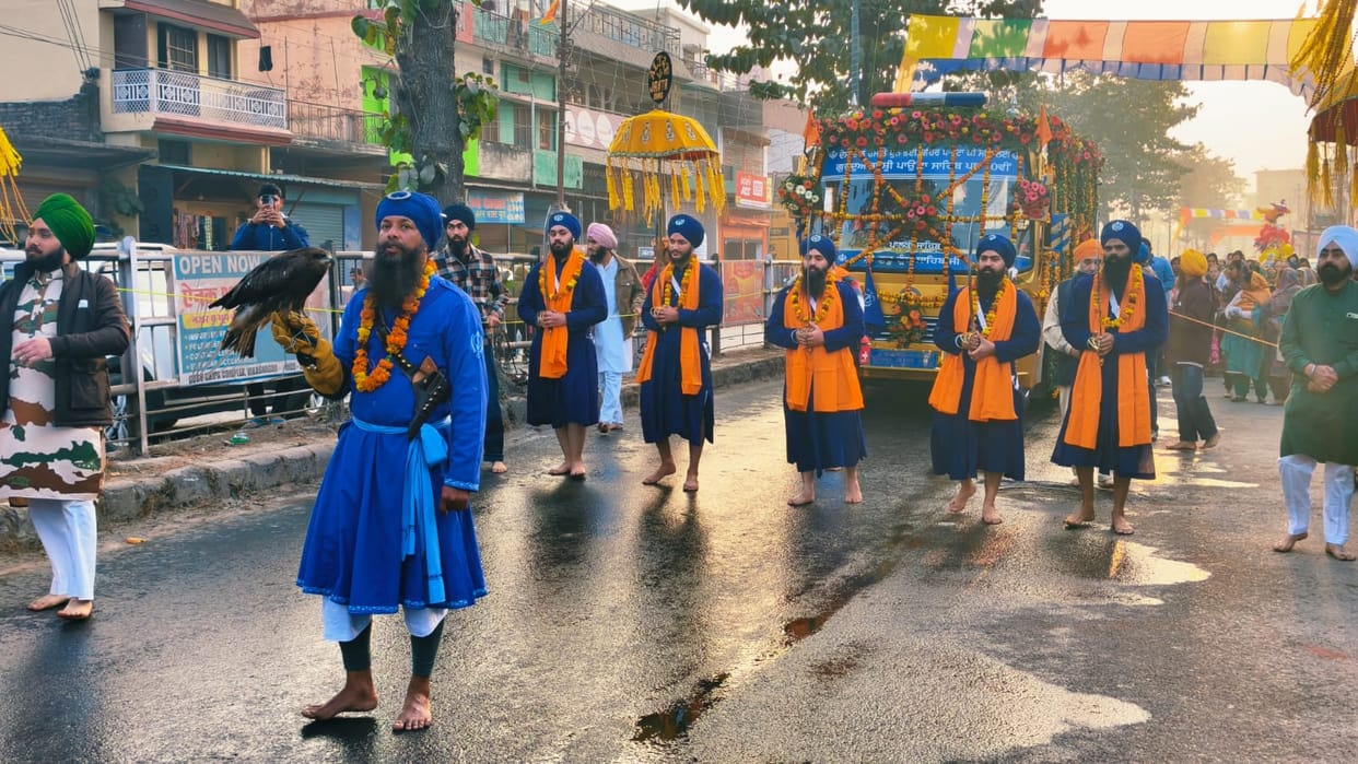 A Nagar Kirtan procession was taken out with great fanfare, and a Gatka party performed stunts.