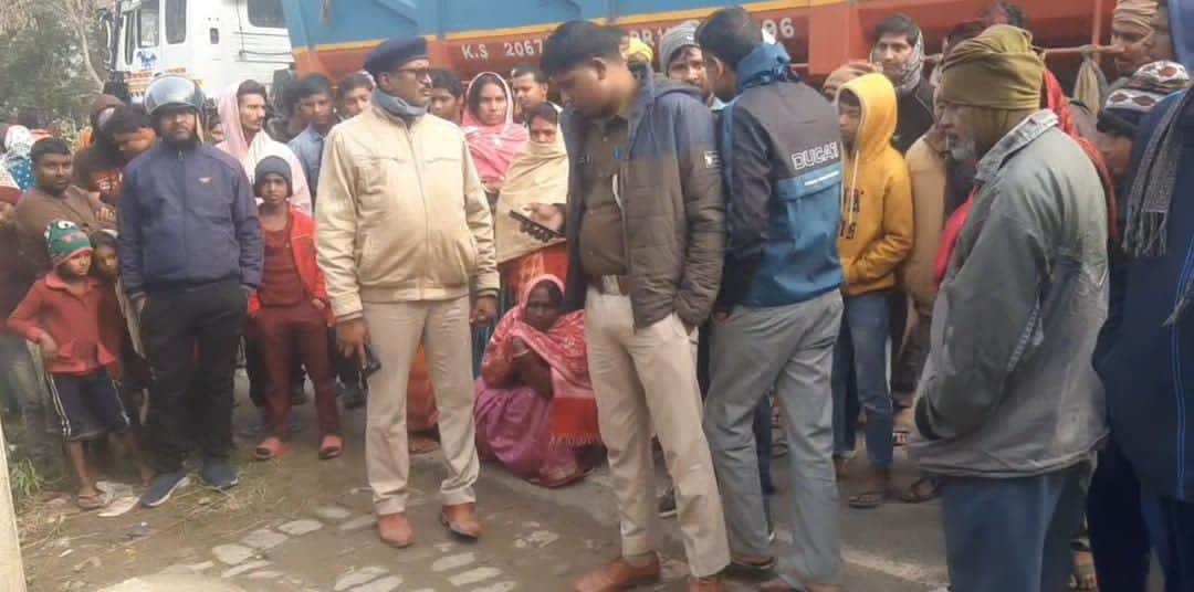 पुलिस मामले की जांच करते हुए