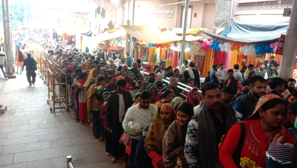 Two lakh devotees visited Maa Vindhyavasini on Paush Purnima.