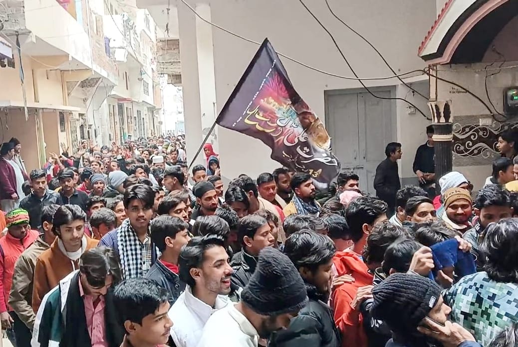 Mosques decorated on Ali Day, people celebrated by cutting cakes