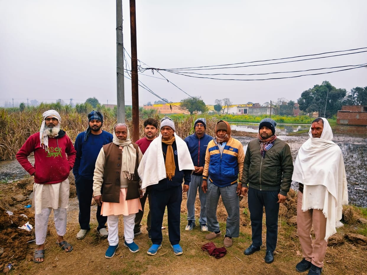 Due to negligence of dairy operators, farmers' crops get ruined, farmers create ruckus