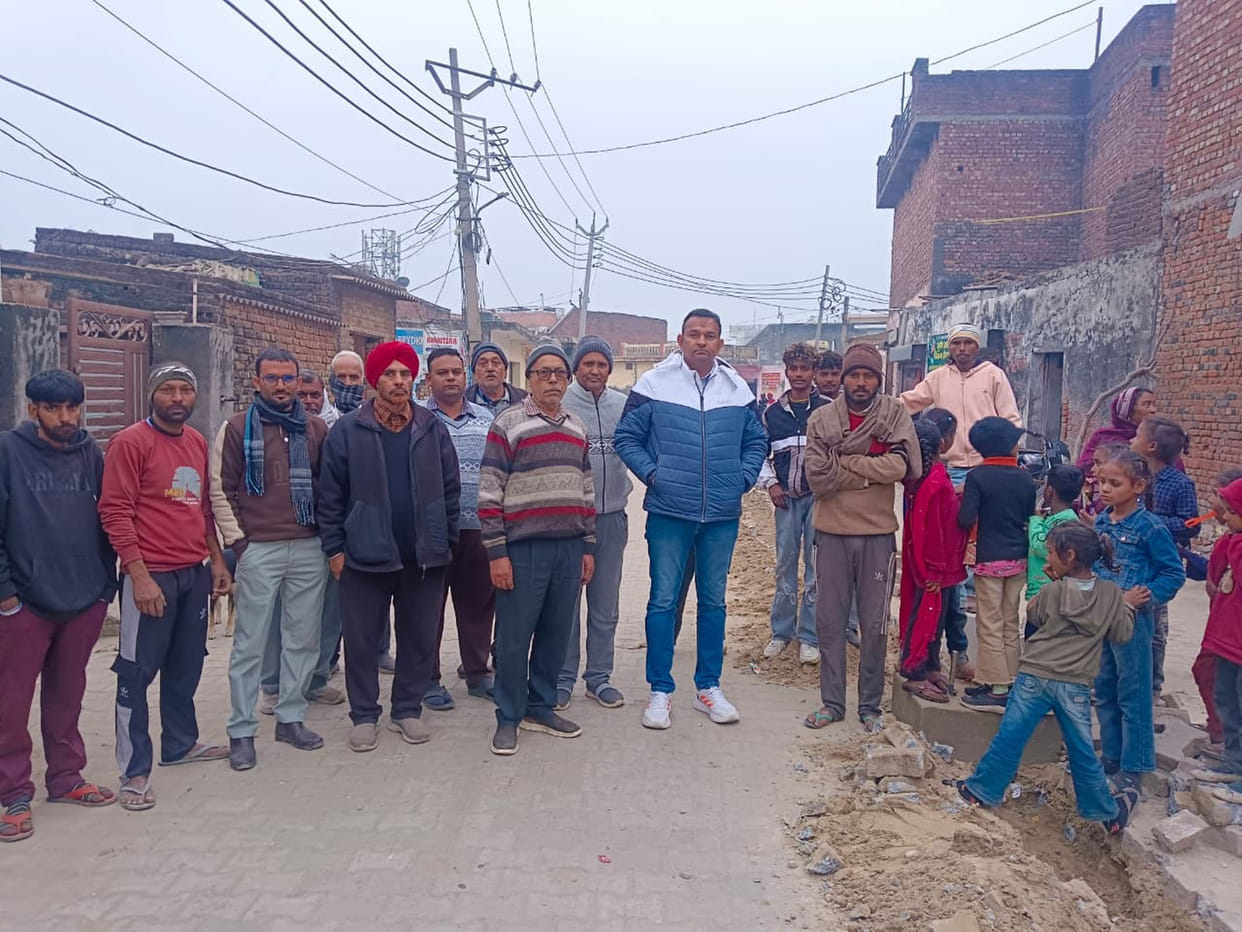 There is opposition to installing a street light in the middle of the street in Prem Nagar neighborhood