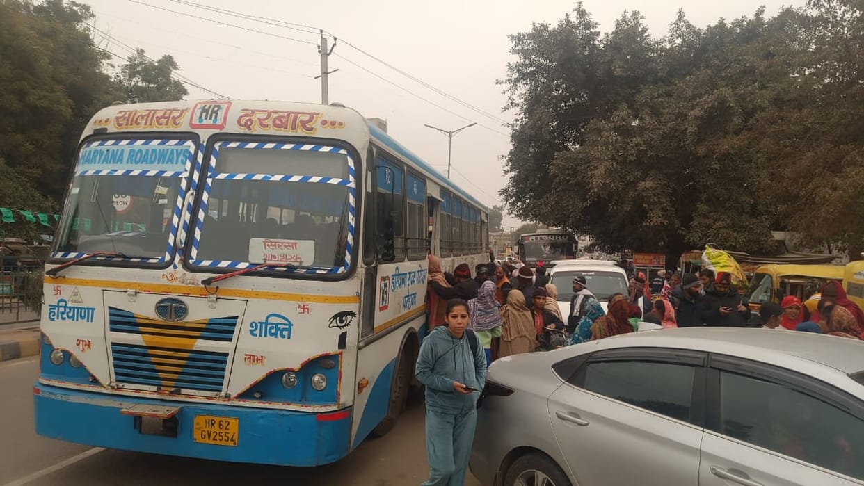 As the evening approaches, passengers on the Hisar-Sirsa route are troubled due to the lack of buses
