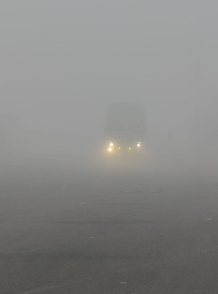 Sun's heat not visible in fog, people shiver