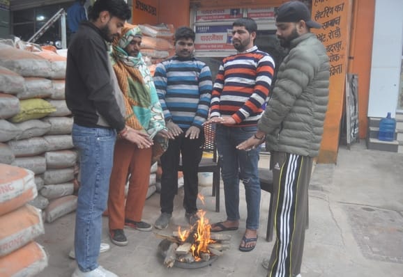 Cold wave and melting snow leave people shivering, temperatures continue to drop