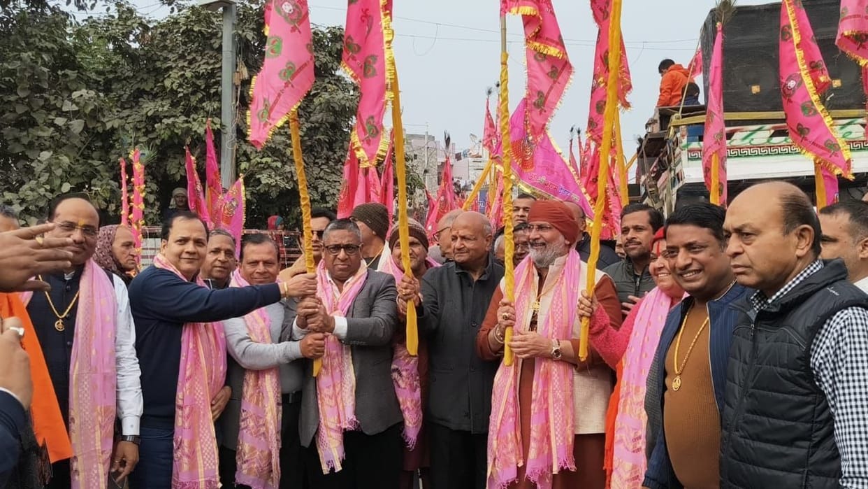 The Shri Shyam Deewana family organized a Nishan Yatra, drawing cheers.