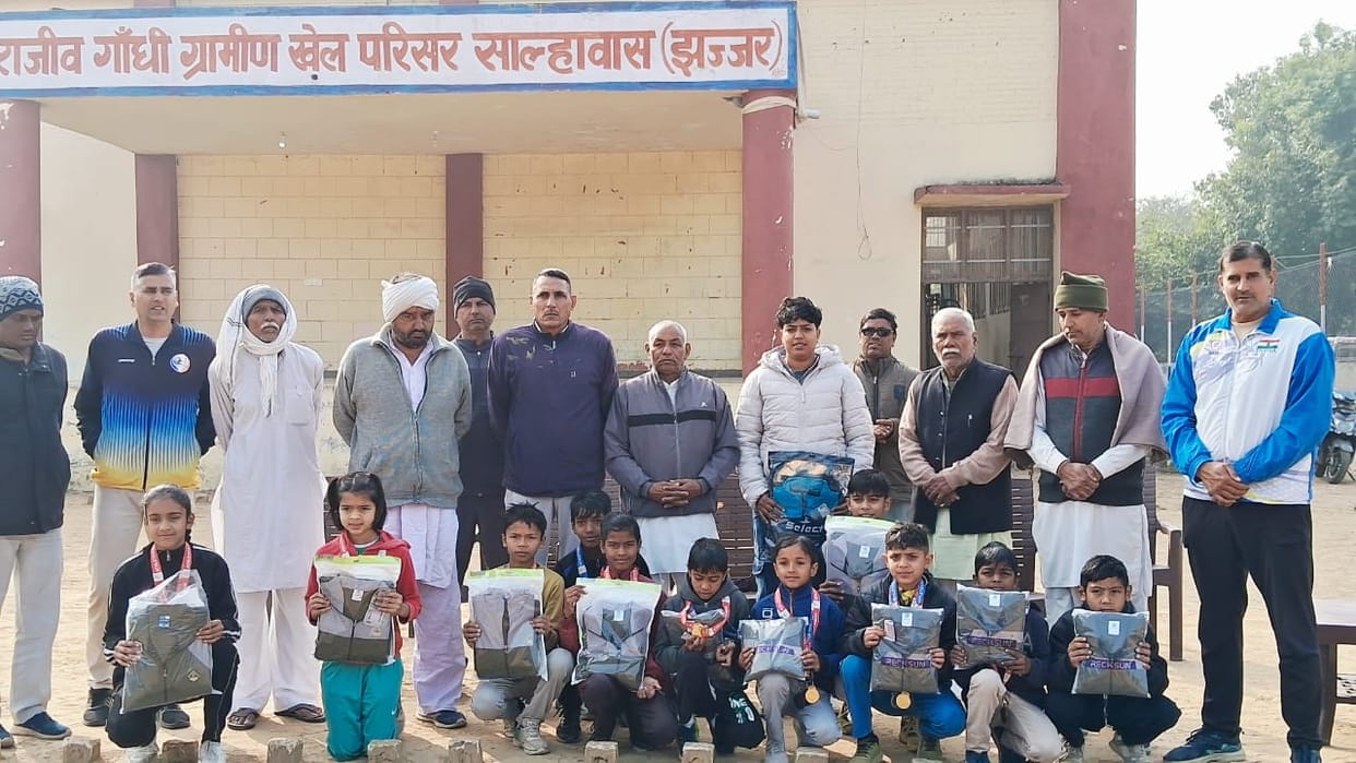 The winners of the children's athletics competition were honored in Salhawas.