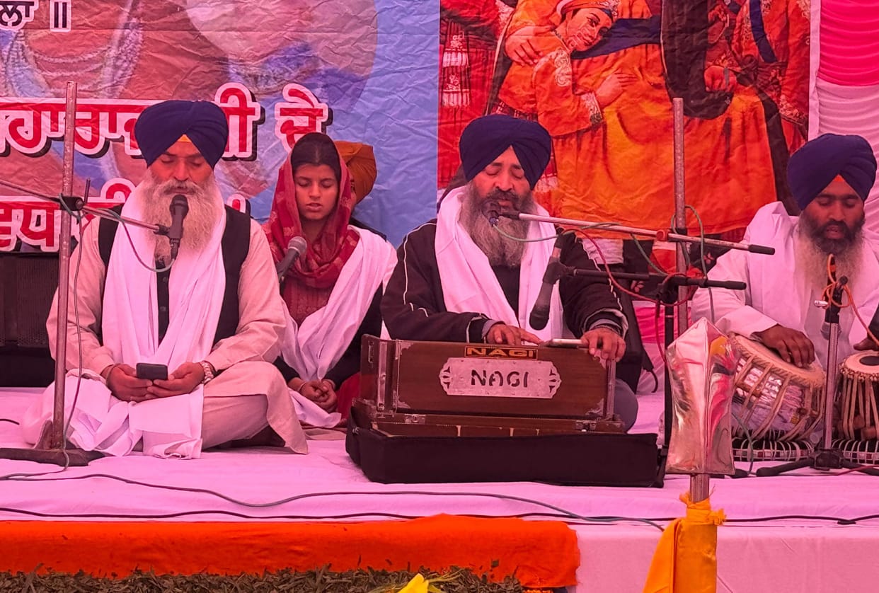 The Gurughar resonated with kirtan and prayers.
