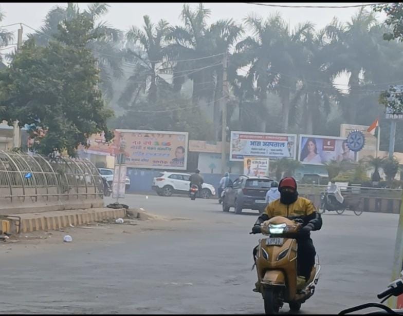 Dry cold increased the chill, with the minimum temperature reaching nine degrees Celsius.