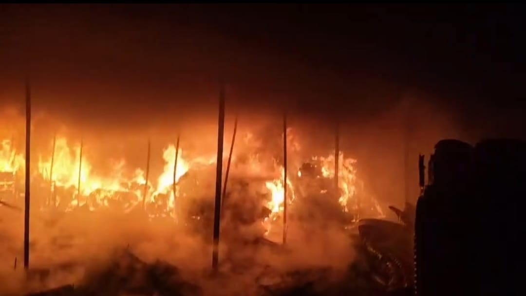A massive fire broke out in the tent house warehouse, causing panic.