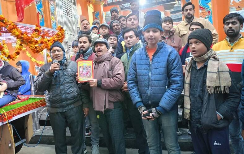 Shri Ramayana Sankirtan Mandal organized a morning procession.