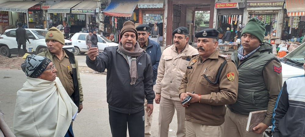 Police warn trespassers, chains and whips take over again