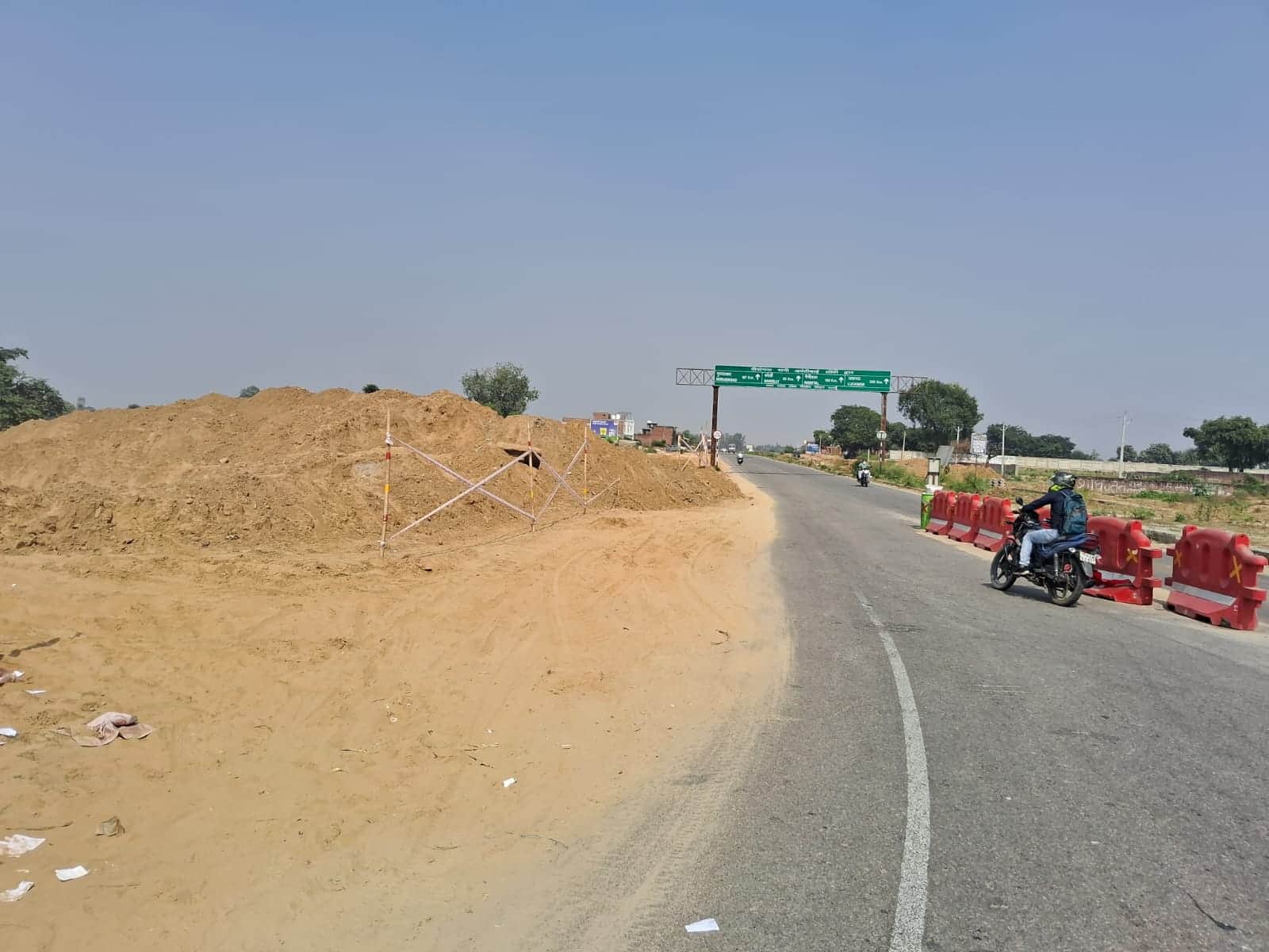 बदायूं शहर के पास से निकल रहा निर्माणधीन बरेली- मथुरा हाईवे। संवाद