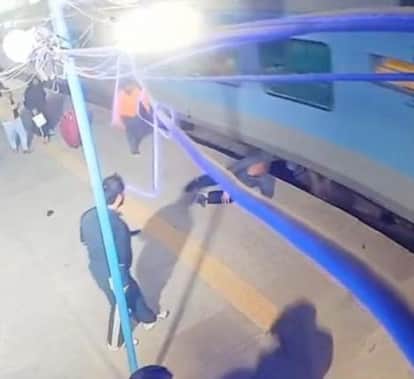 Passengers fell due to early movement of train at Chandigarh railway station