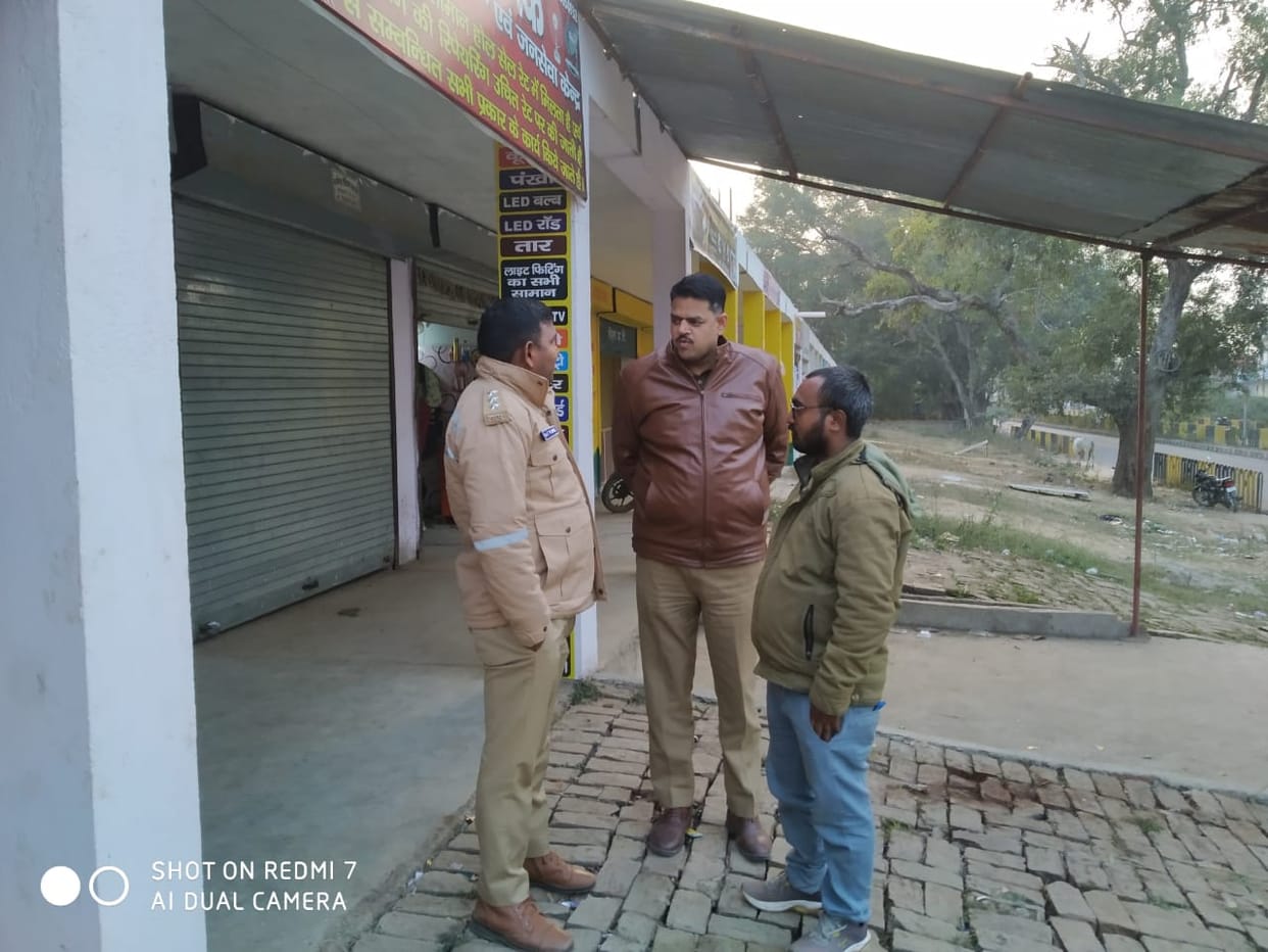 8 lakh rupees stolen by breaking the lock of printing press