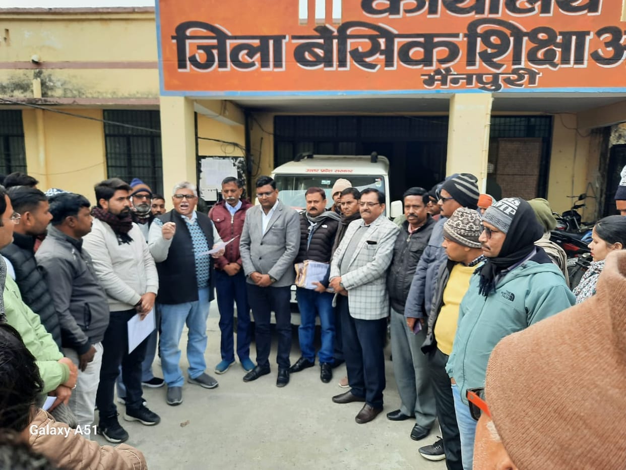 Teachers' organizations protested against the adjustment of teachers