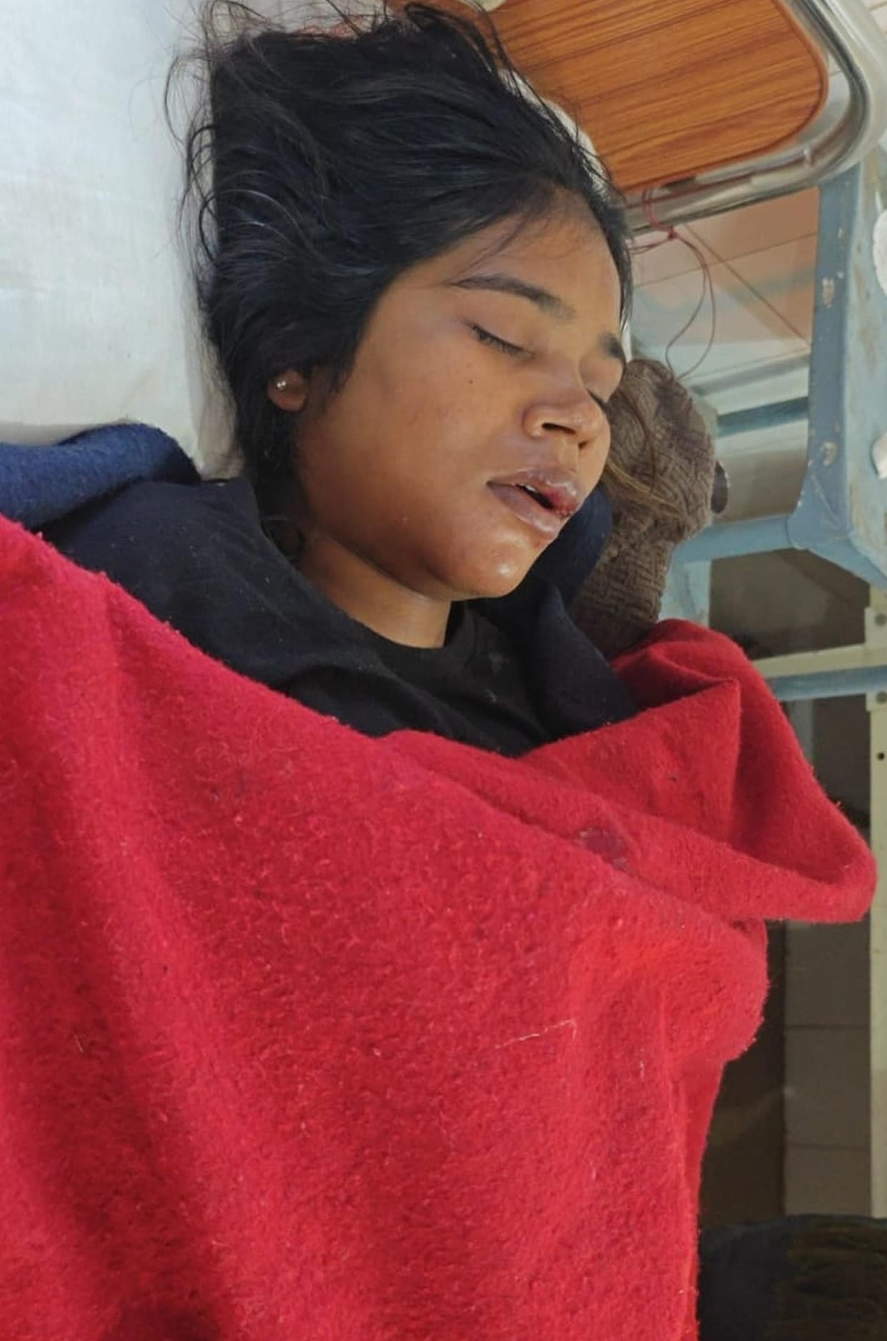 Villagers caught a young man beating his wife at her parents' house and handed him over to the police.