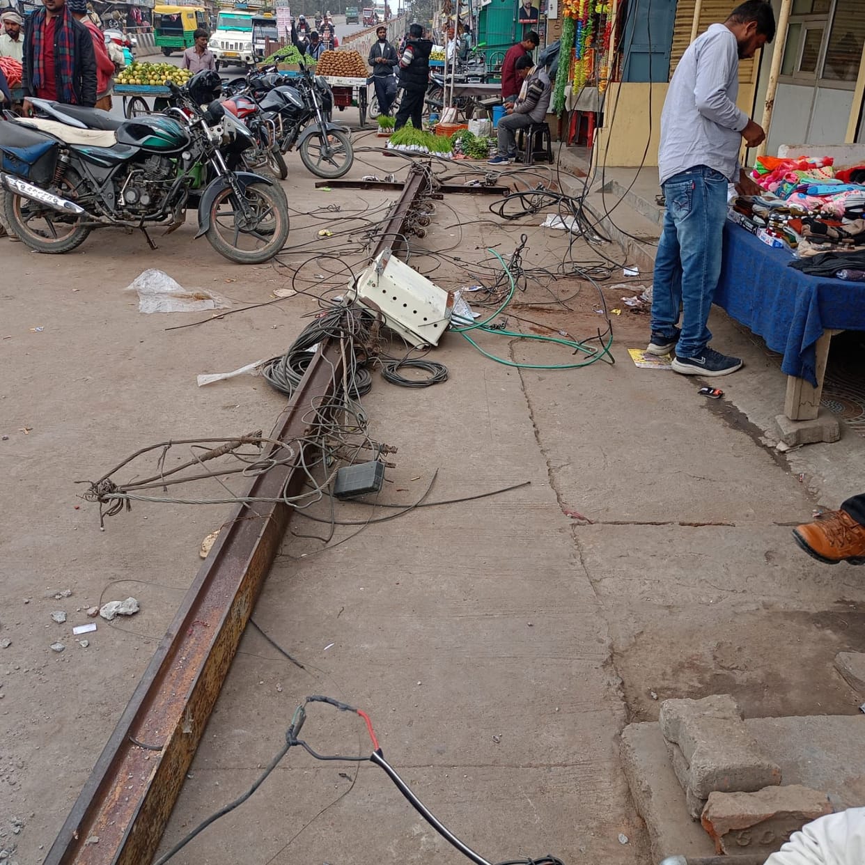 A truck hit an electricity pole, disrupting power supply for 14 hours.