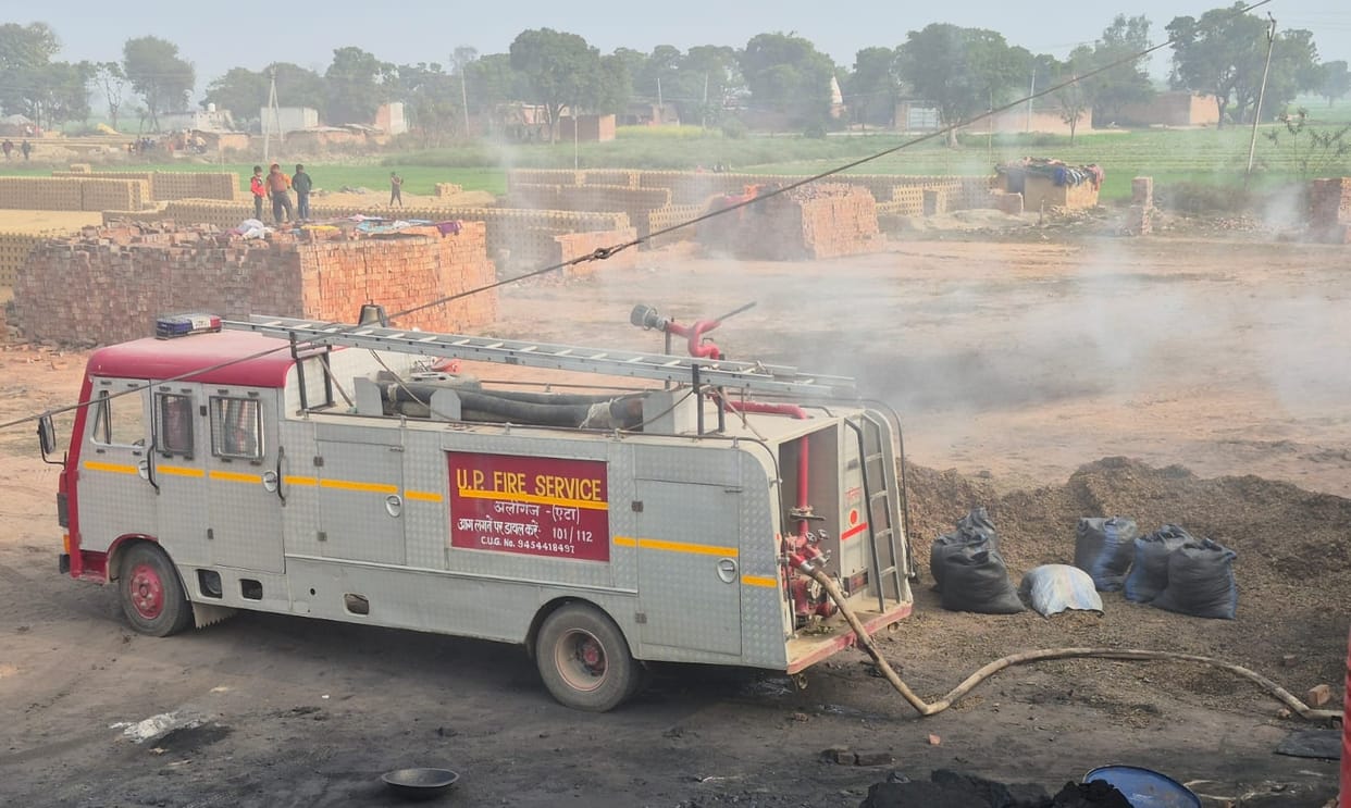 The Pollution Control Department extinguished the fire and shut down the brick kiln.