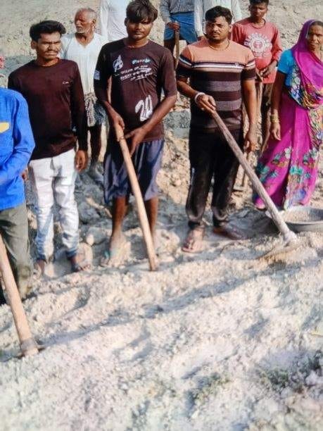 A single photo was uploaded multiple times, and payment was received for work done on different days.