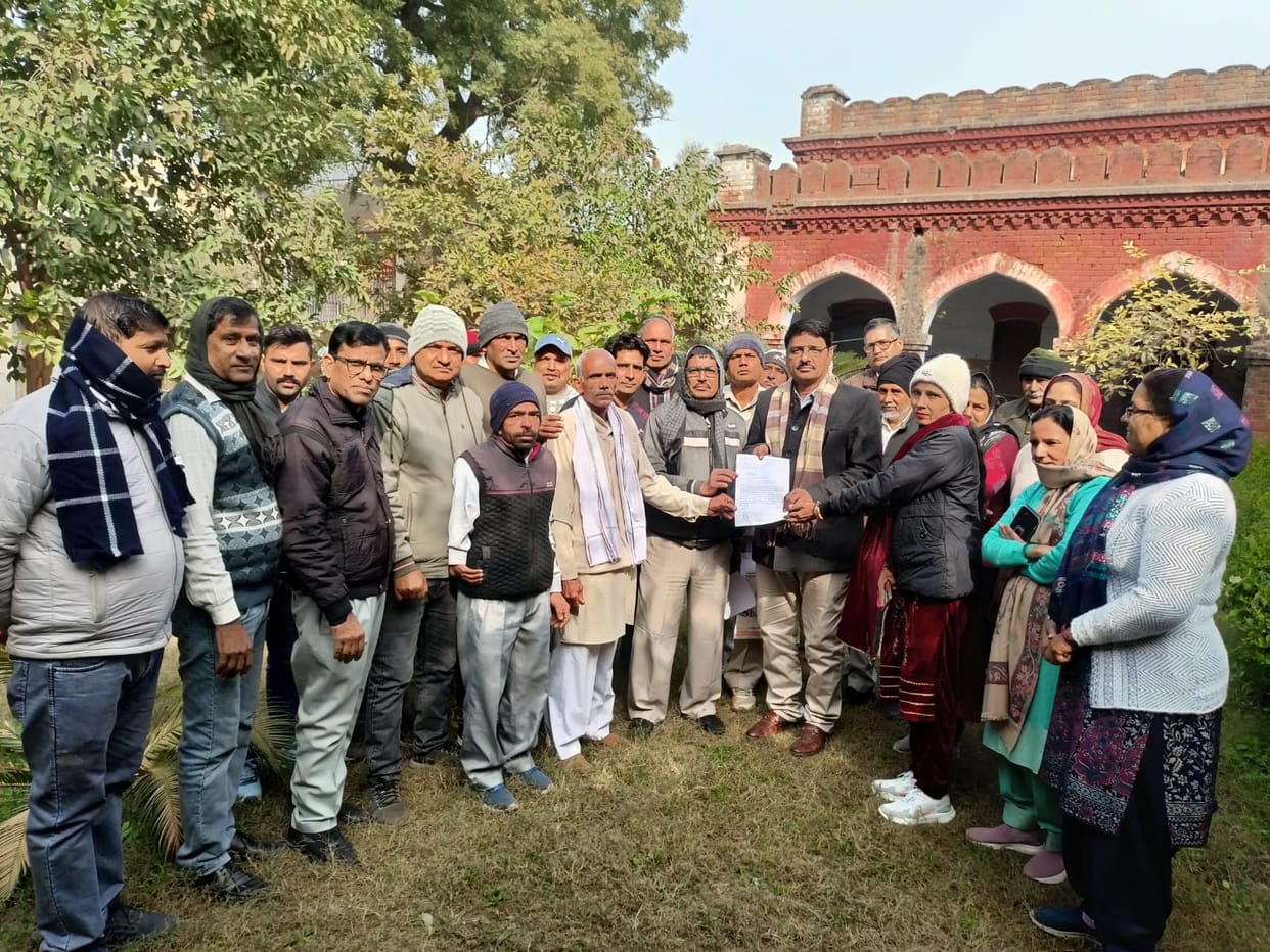 Education Clerk Staff Association submitted a notice to the DEO informing him about the demonstration
