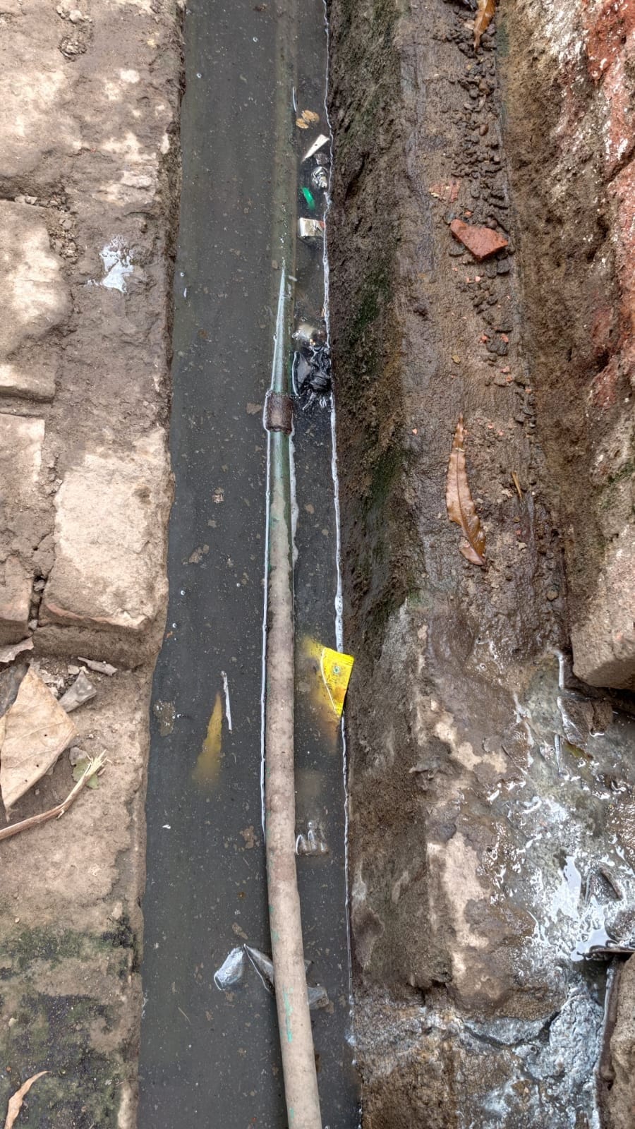 Pipelines run through drains in 16 wards, affecting 10,000 people due to contaminated water.