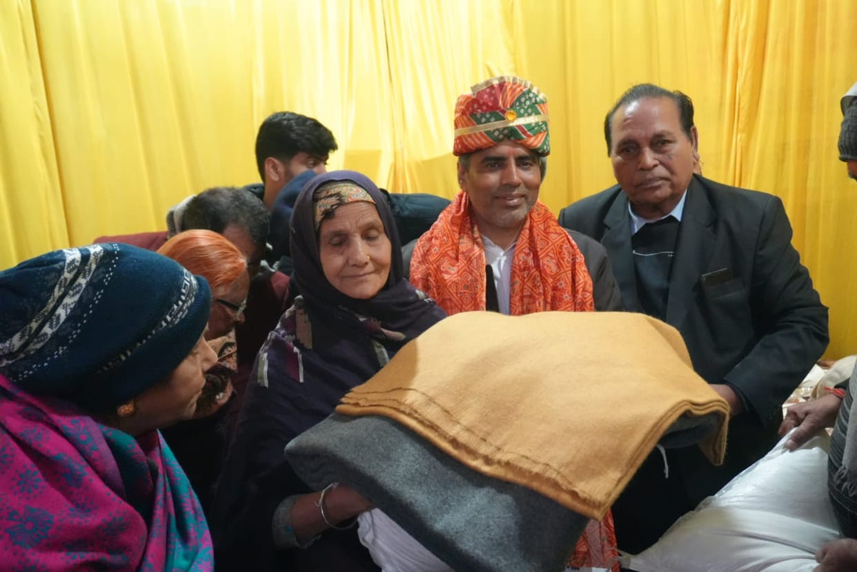 Janseva Dal distributes ration and warm blankets to needy
