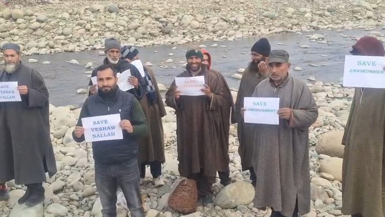 Srinagar, Protest, Against Pollution, Fishers Raise Slogans