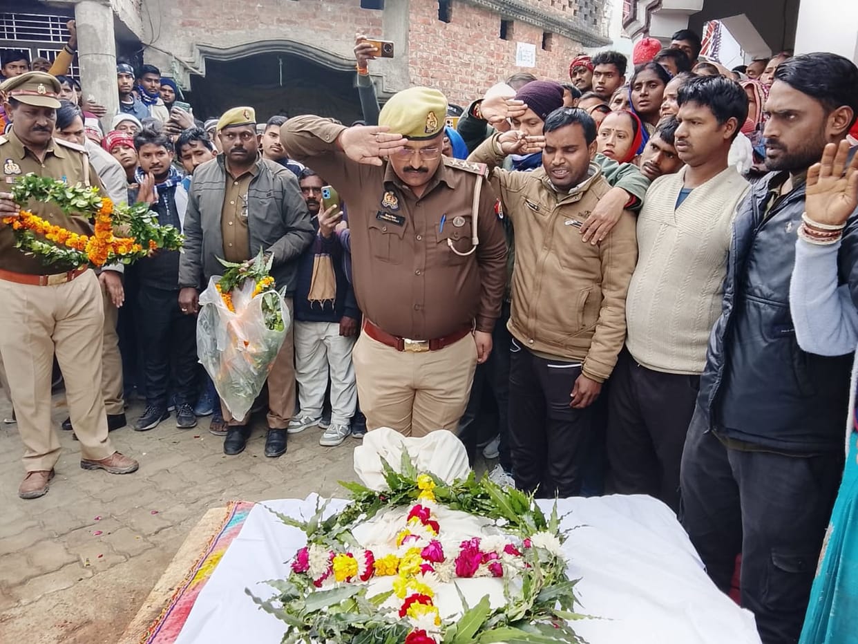 A tearful farewell was given to the soldier who lost his life in a road accident.