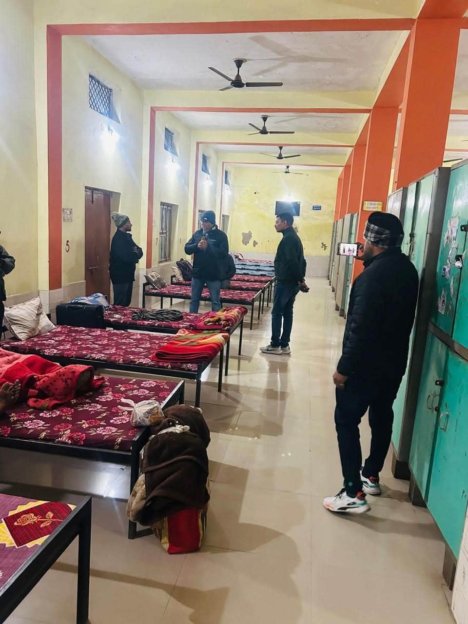 निरीक्षण करते कलेक्टर