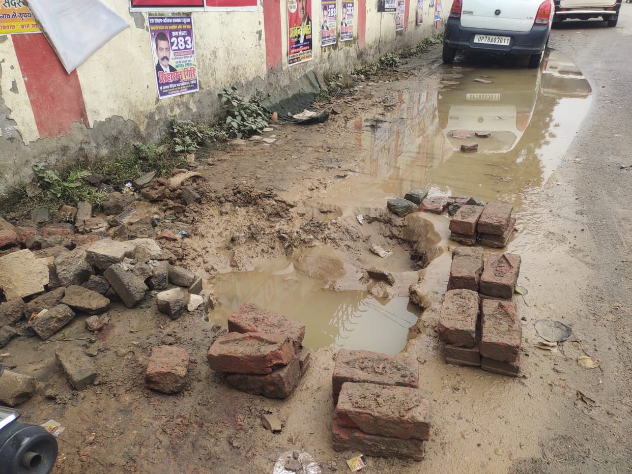 Due to leakage in the pipeline in Dhusnakhor, water spread on the road.