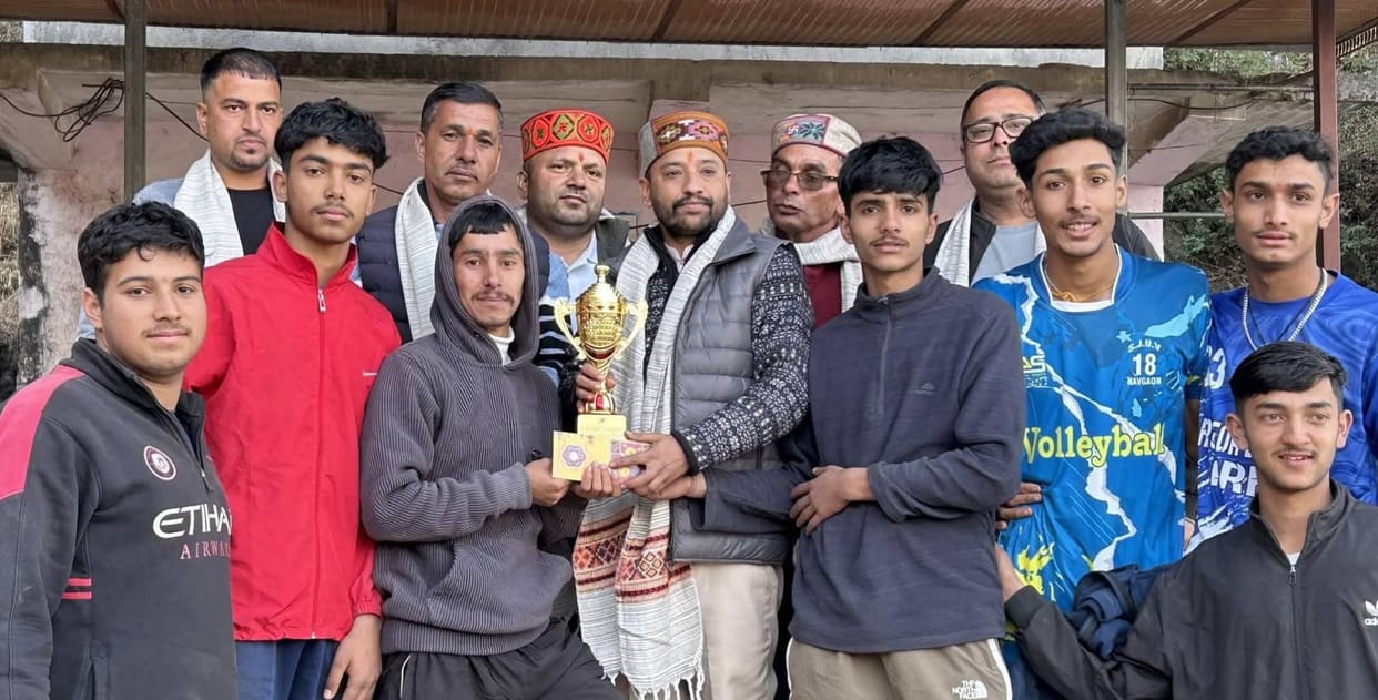 Krida Bharti team became volleyball winner by defeating Karadghat