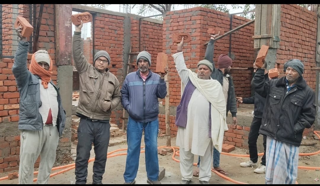 Allegations of irregularities in the construction of the Anganwadi building, protests held.
