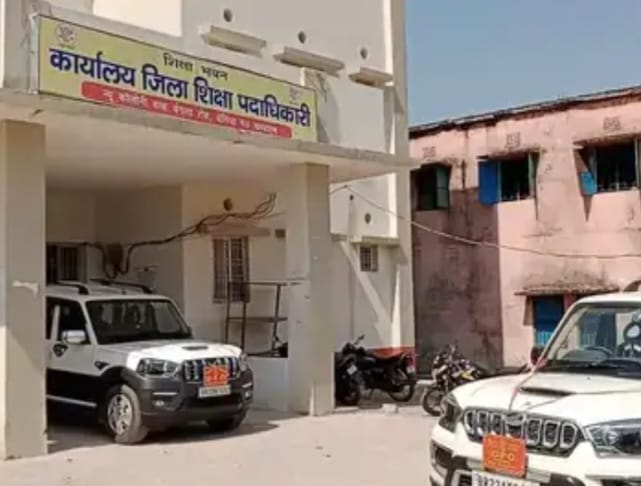 Bettiah bihar news 192 schools have not spent even half amount till now today news in hindi