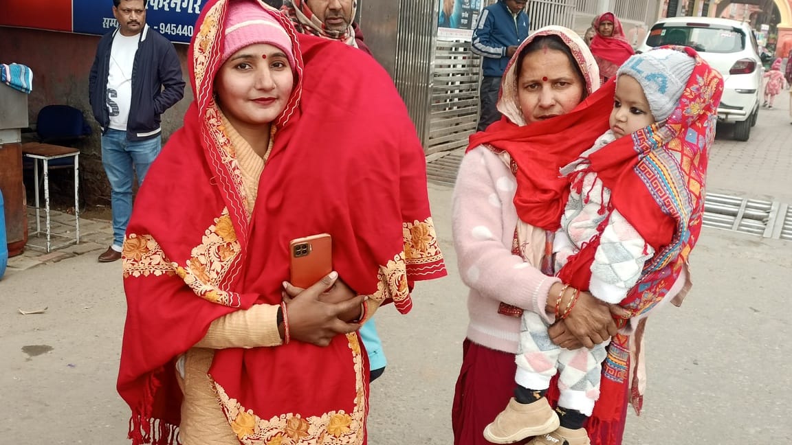 As soon as the cold spread, people joined hands by the bonfire