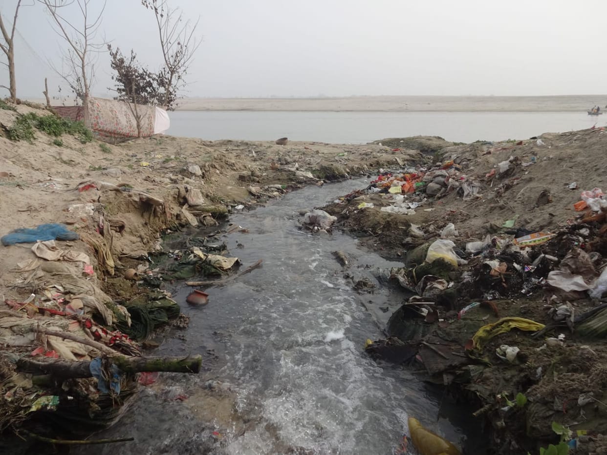 35 drains are flowing into the Ganga, devotees are taking a dip in the dirty water.
